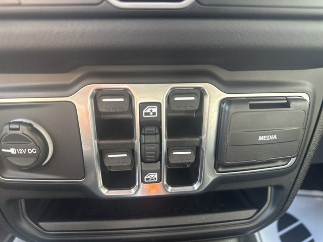 Used 2024 Jeep Wrangler Unlimited Sahara AWD/4WD image 17