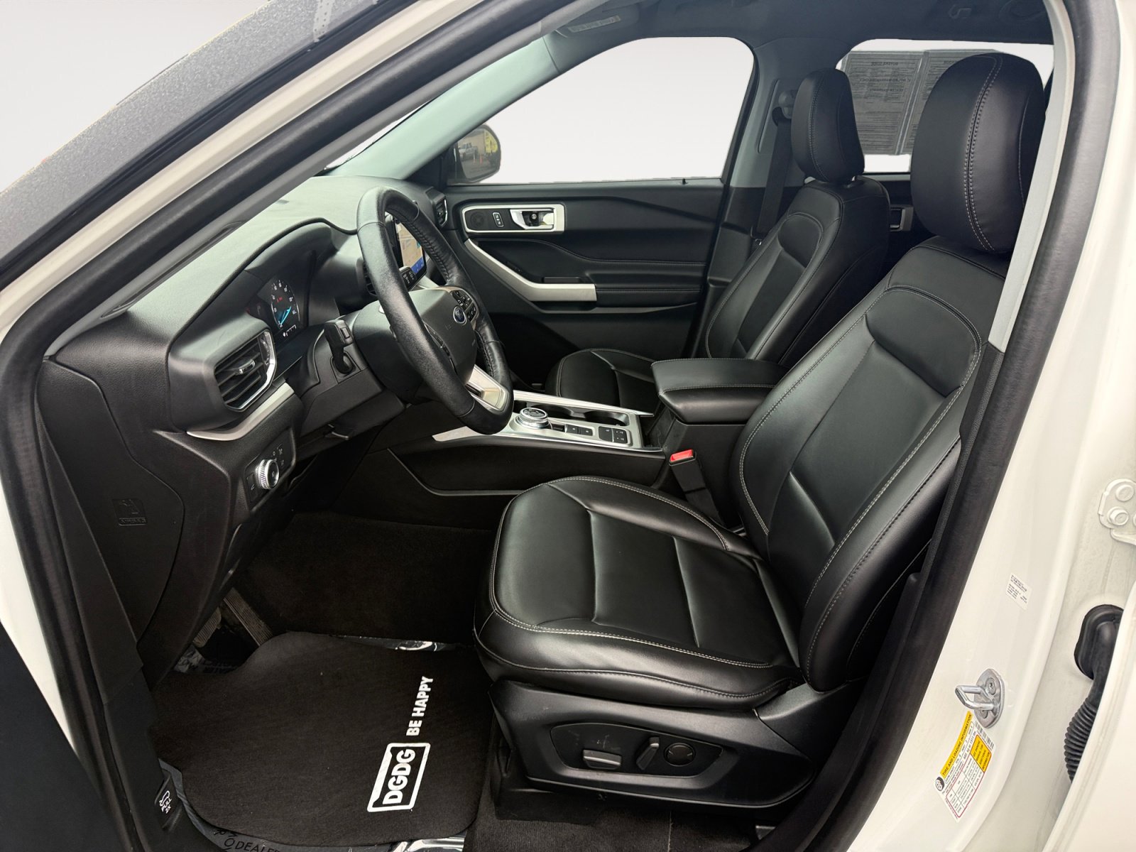 Certified 2022 Ford Explorer XLT w/ Equipment Group 202A image 10