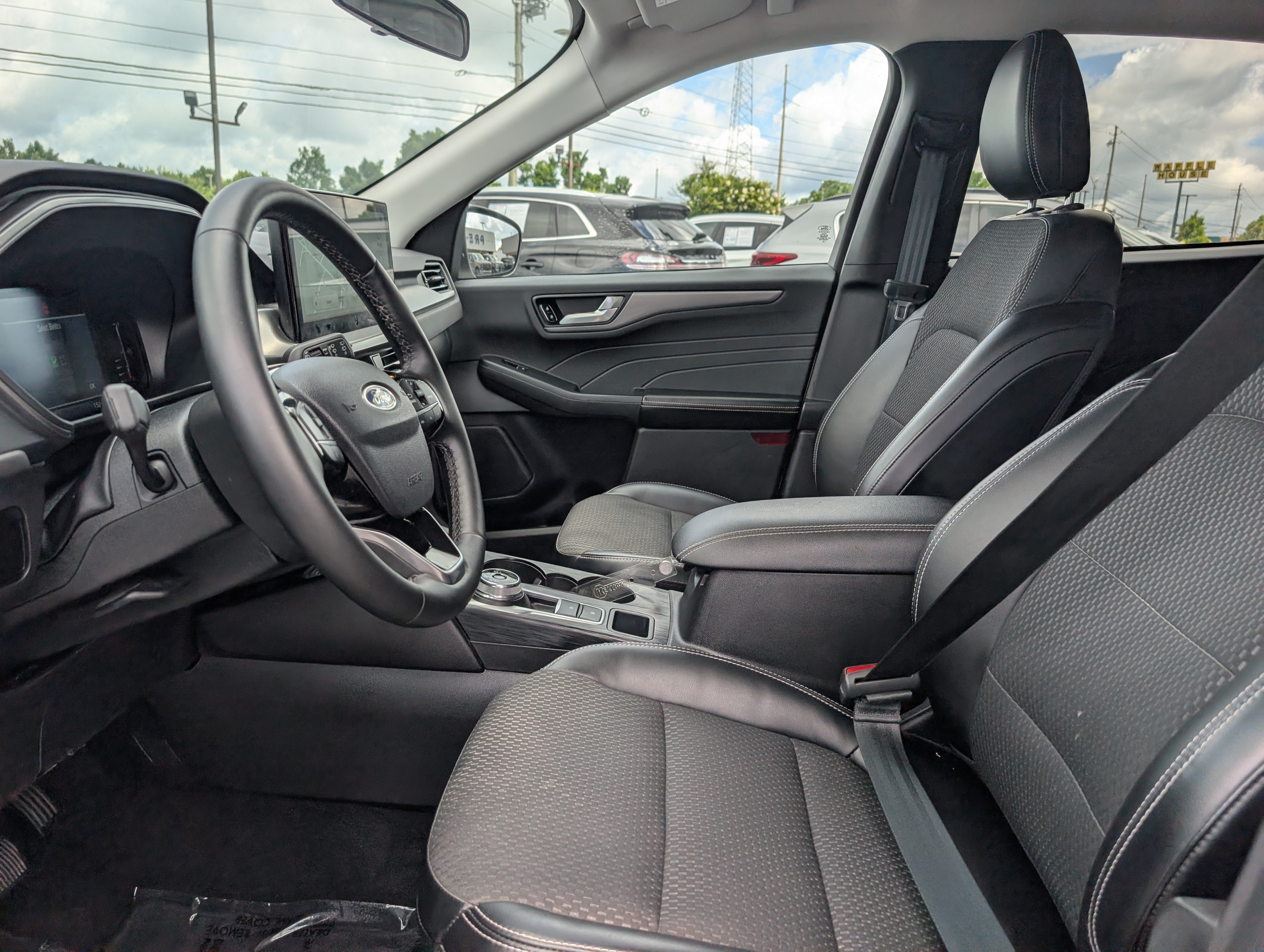 Certified 2023 Ford Escape SE FWD image 18