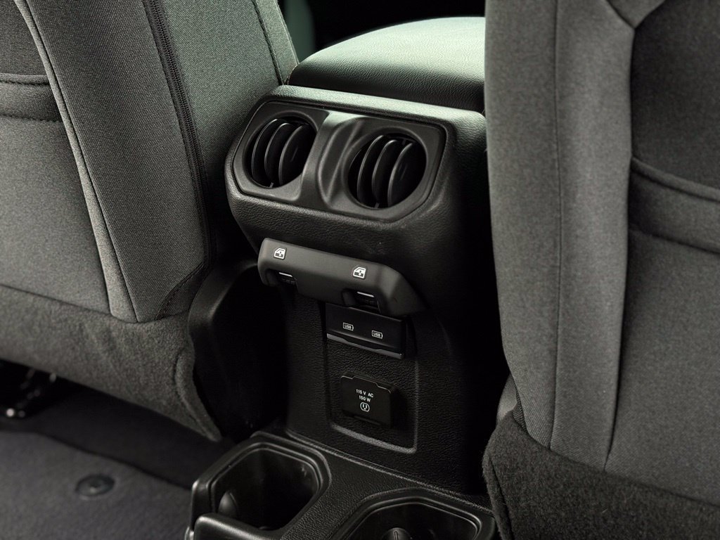 Used 2024 Jeep Wrangler Unlimited Sahara AWD/4WD image 15