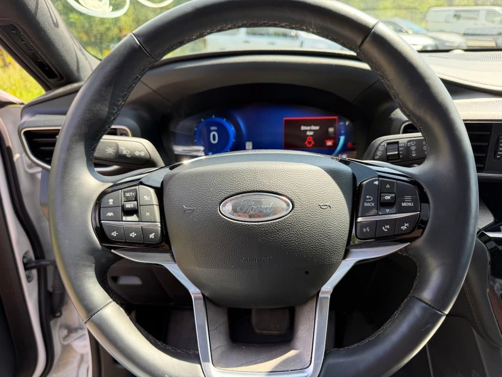 Certified 2024 Ford Explorer Platinum w/ Technology Package AWD/4WD image 6