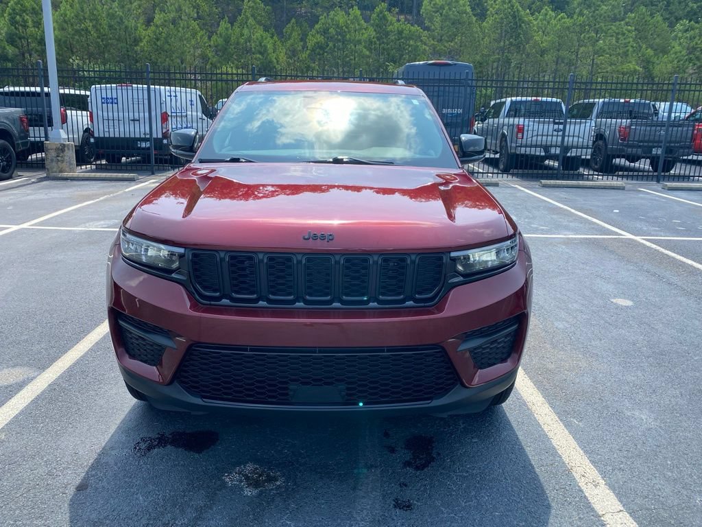 Used 2025 Jeep Grand Cherokee Altitude AWD/4WD image 2