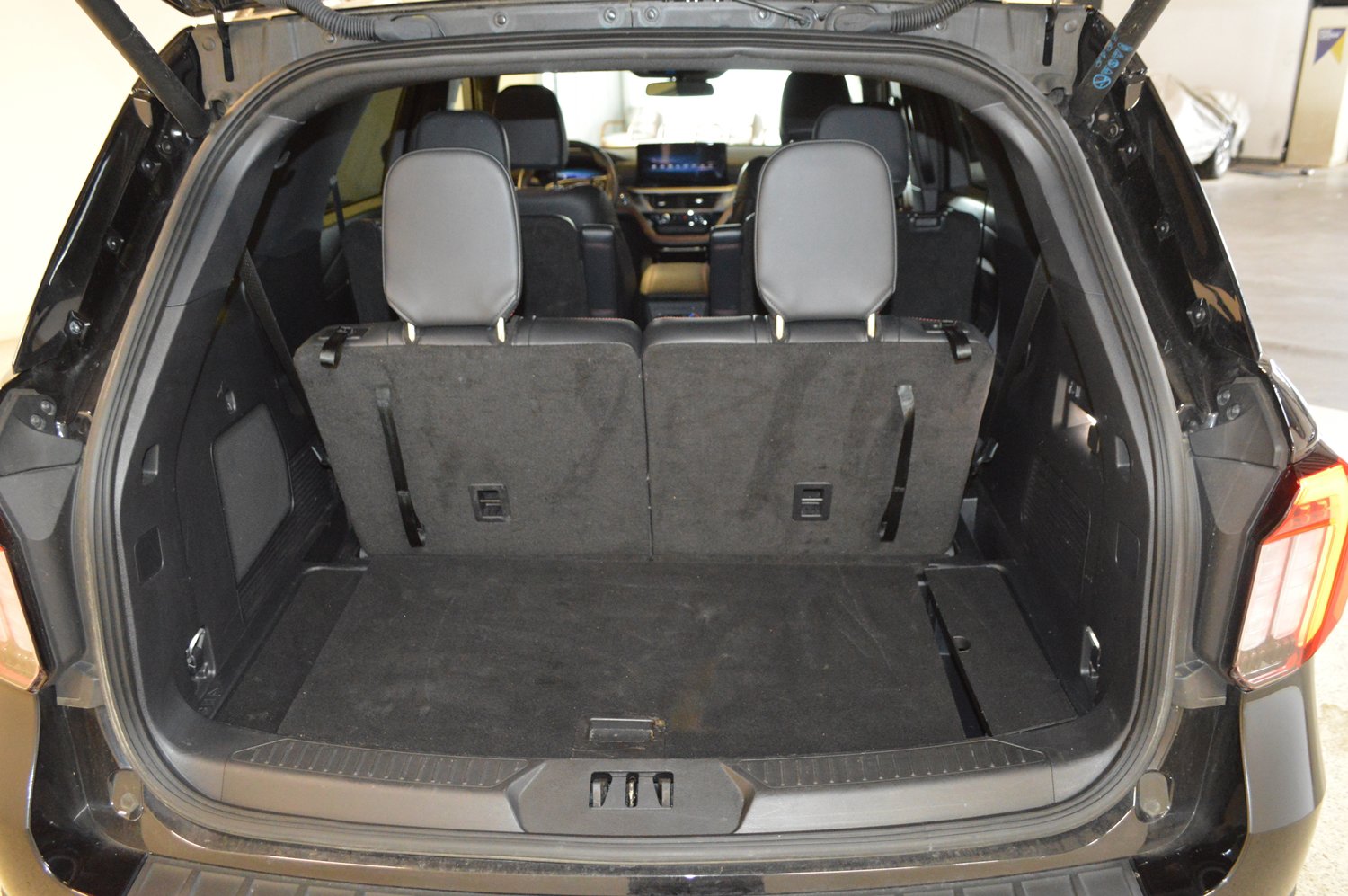 Certified 2025 Ford Explorer ST-Line AWD/4WD image 14