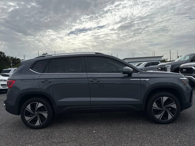 Used 2024 Volkswagen Taos SE w/ Panoramic Sunroof Package AWD/4WD image 4