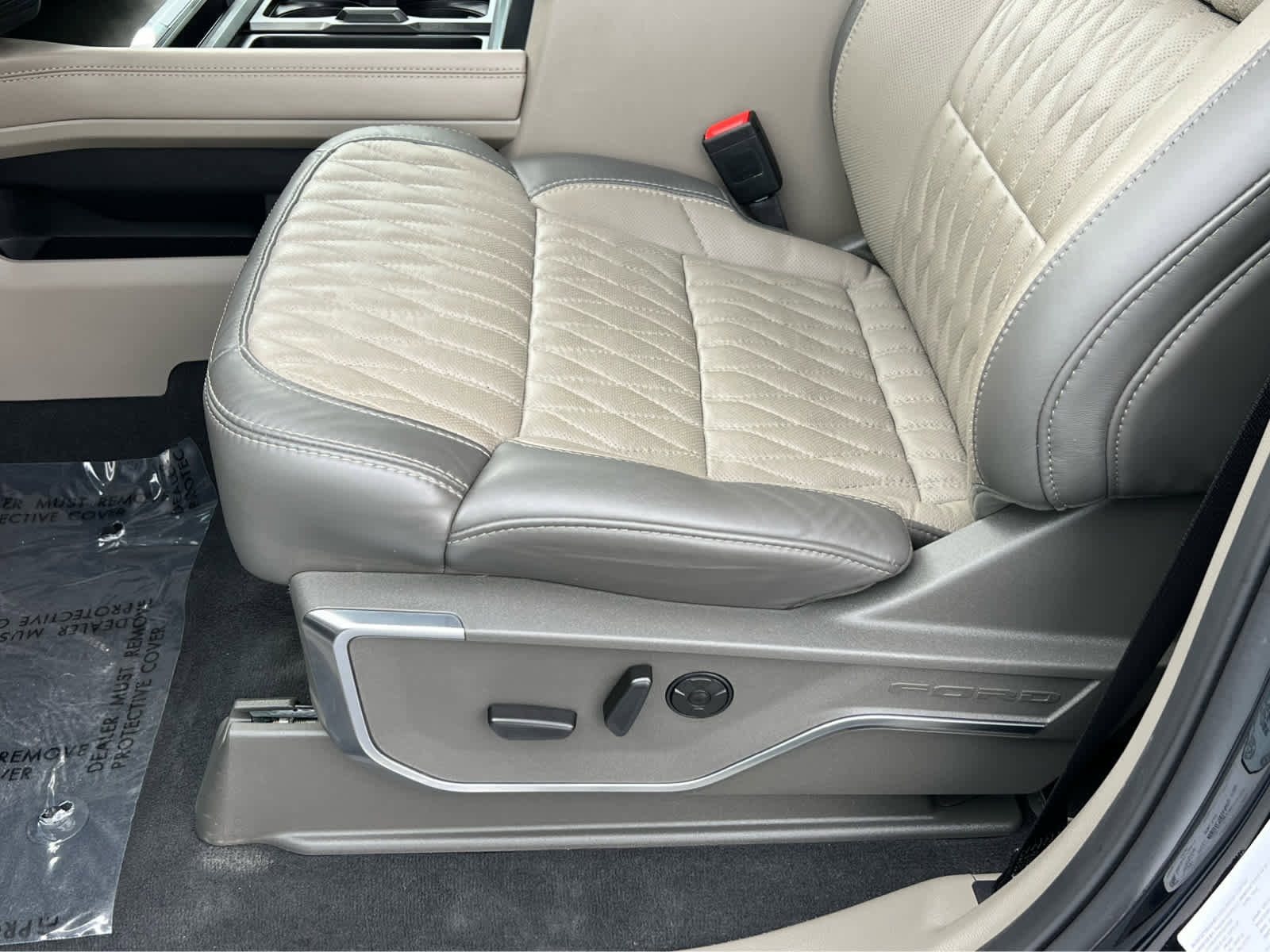 Certified 2025 Ford F450 Platinum w/ Platinum Plus Package AWD/4WD image 32