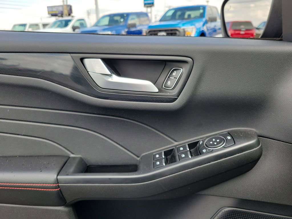 Certified 2025 Ford Escape ST-Line image 18