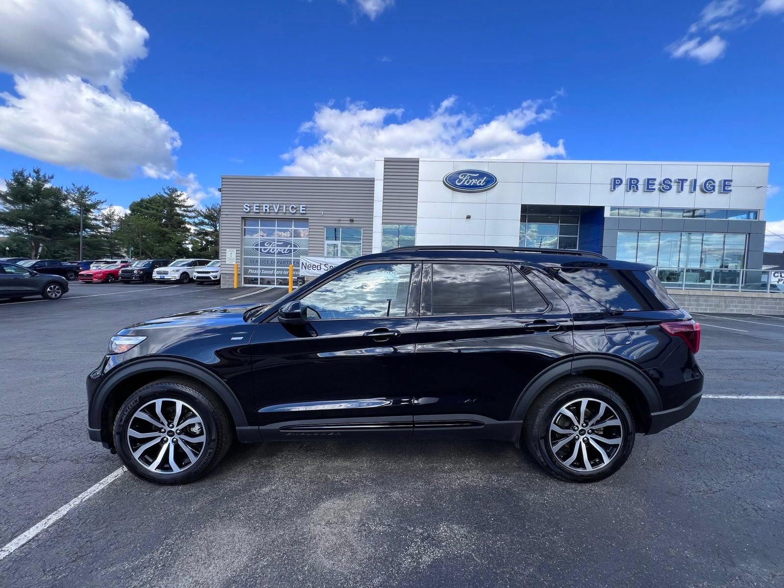 Certified 2023 Ford Explorer ST-Line AWD/4WD image 5