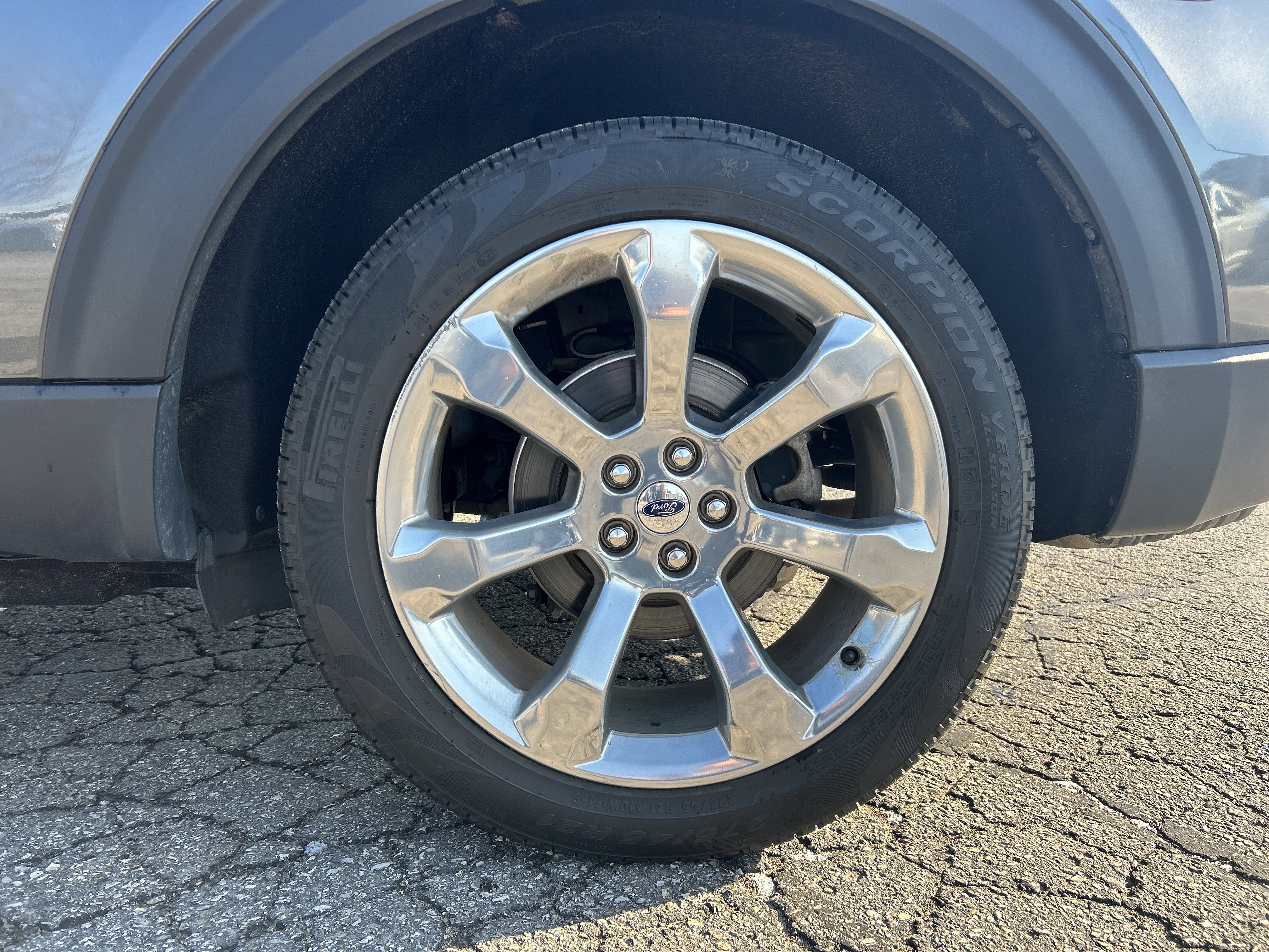 Certified 2020 Ford Explorer Platinum w/ Premium Technology Package image 27