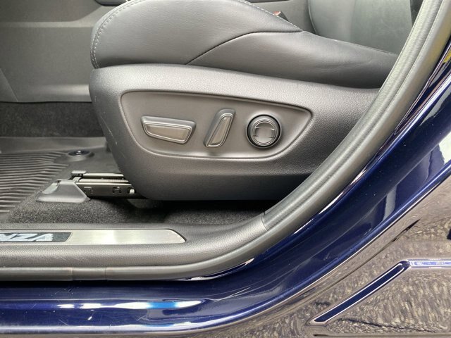 Used 2023 Toyota Venza XLE AWD/4WD image 12