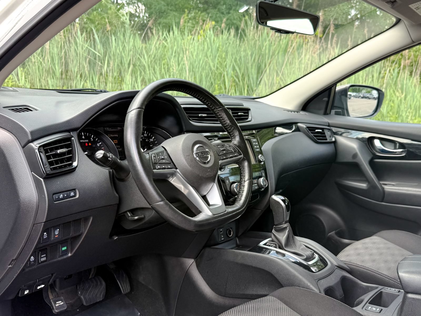 Used 2017 Nissan Rogue Sport SV w/ SV Premium Package AWD/4WD image 14