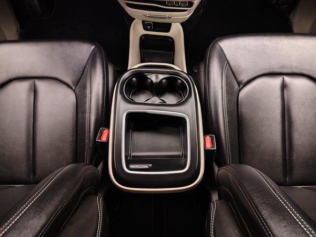 Used 2024 Chrysler Pacifica Touring-L FWD image 31