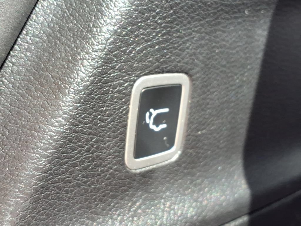 Used 2025 Chrysler Pacifica Limited FWD image 16