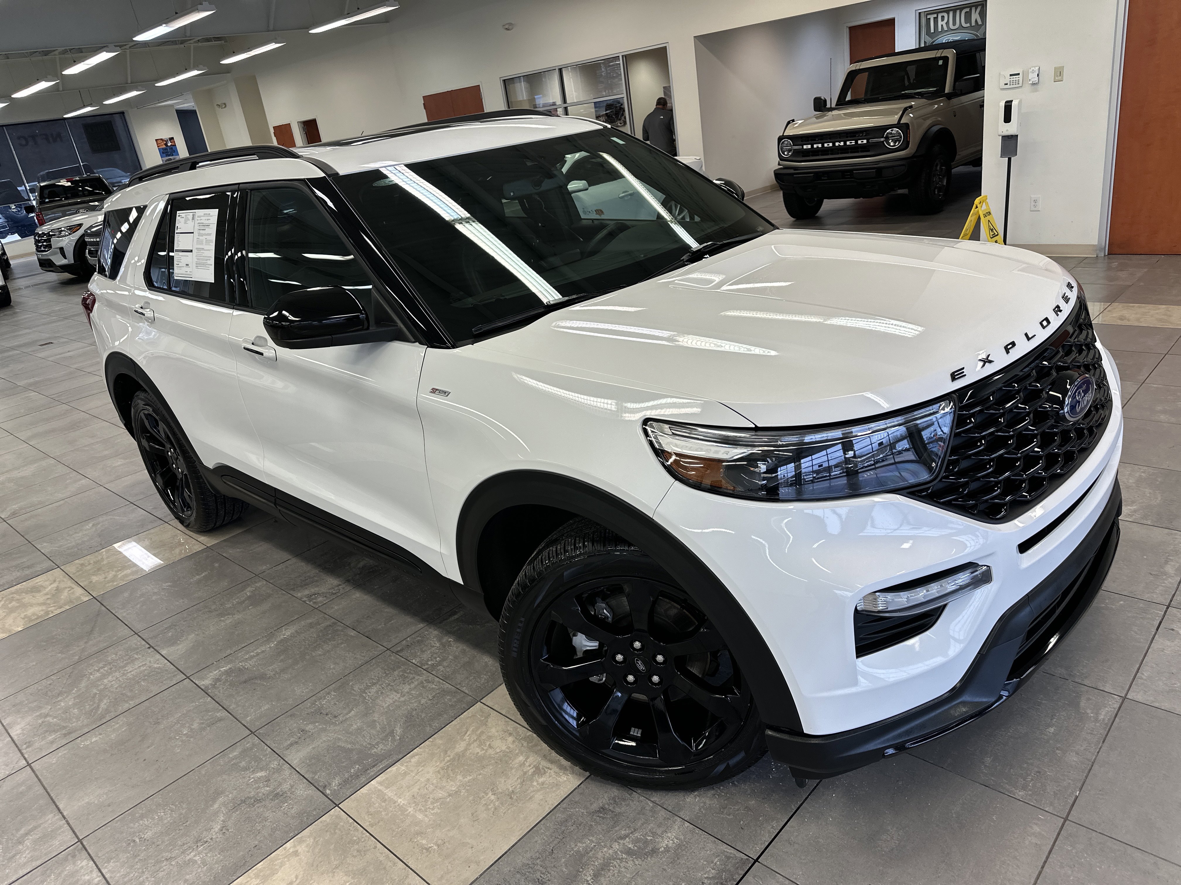 Certified 2023 Ford Explorer ST-Line w/ Class IV Trailer Tow Package image 13