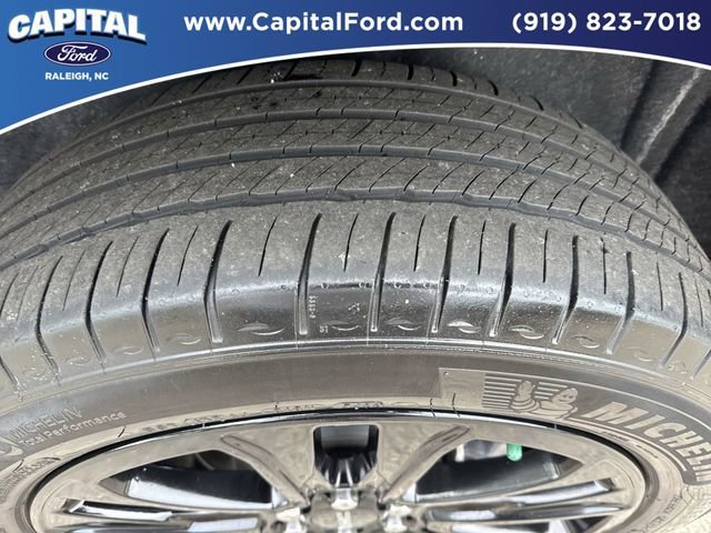 Used 2023 GMC Acadia SLE w/ Driver Convenience Package image 14