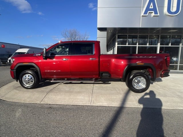 Used 2024 GMC Sierra 3500 Denali image 2
