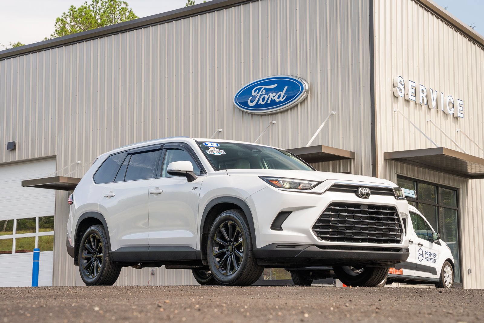 Used 2025 Toyota Grand Highlander FWD image 1
