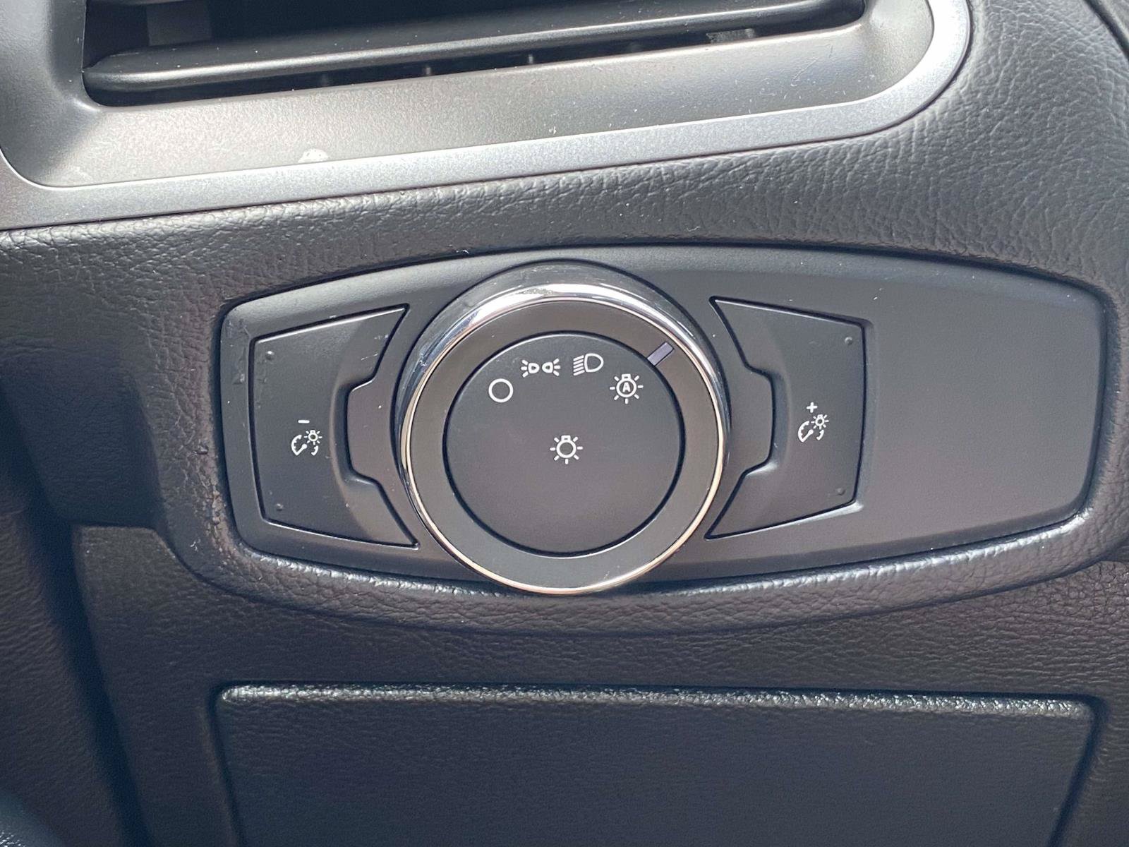 Certified 2018 Ford Edge SE FWD image 19