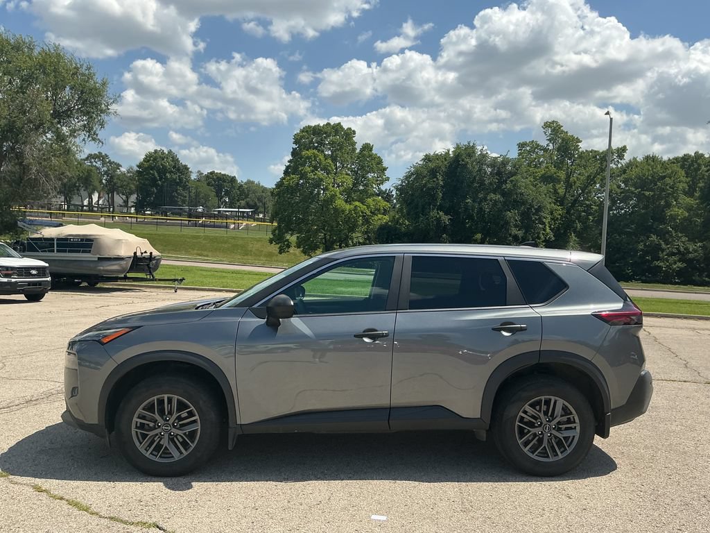 Used 2023 Nissan Rogue S AWD/4WD image 2