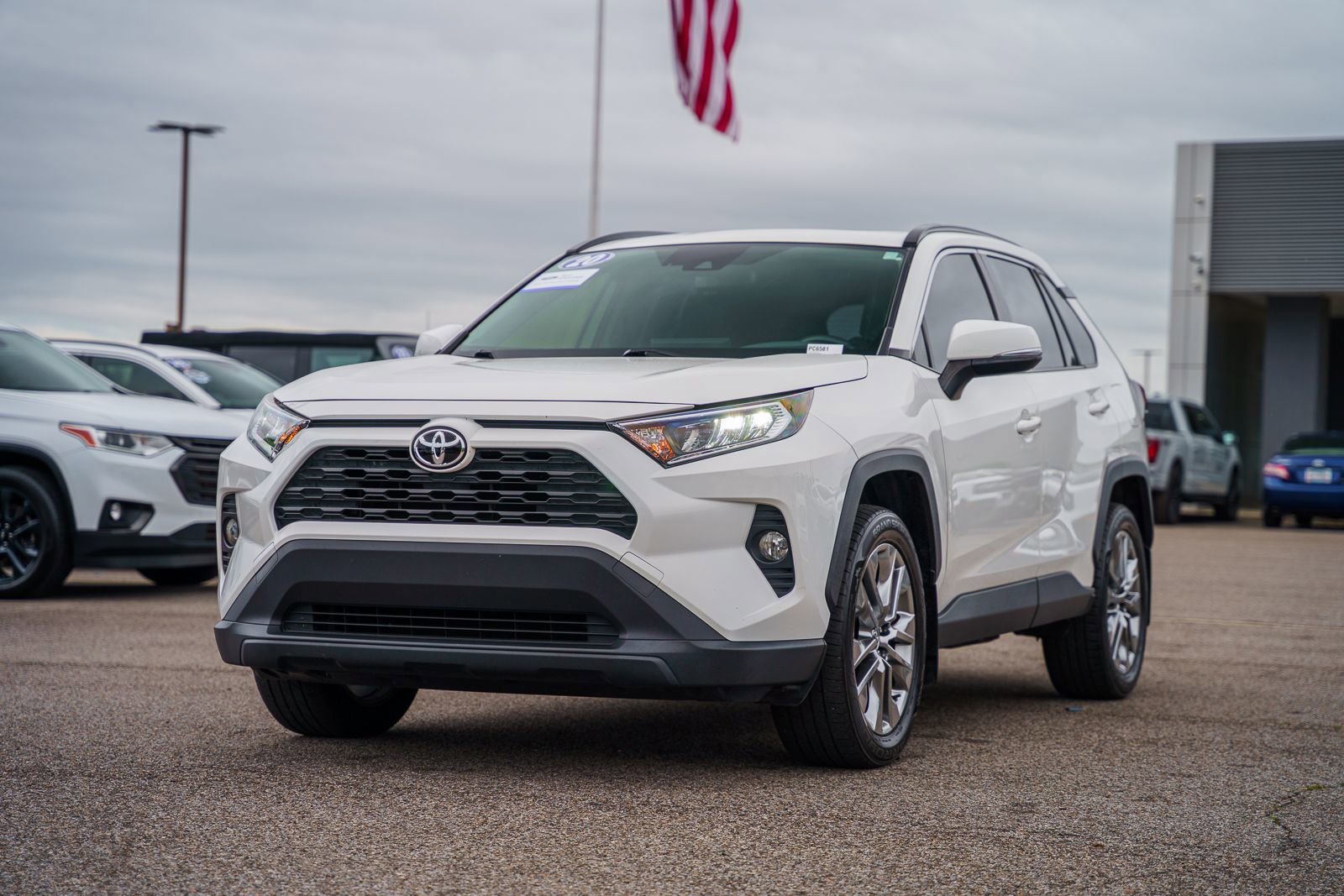 Used 2020 Toyota RAV4 XLE Premium AWD/4WD image 3