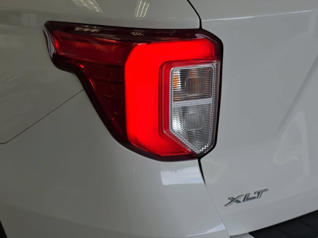 Certified 2022 Ford Explorer XLT w/ Equipment Group 202A AWD/4WD image 30