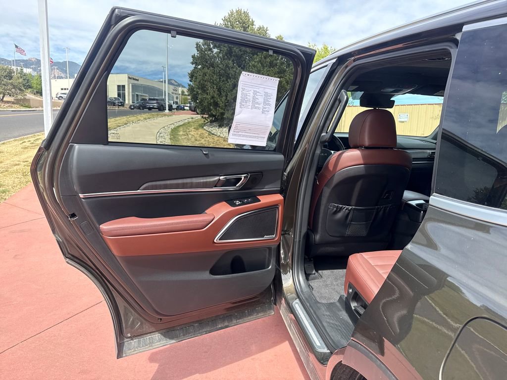 Used 2024 Kia Telluride SX Prestige AWD/4WD image 19