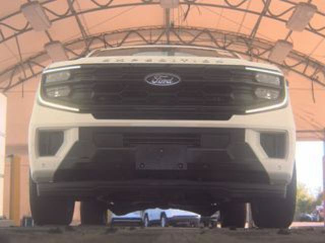 Certified 2025 Ford Expedition Active AWD/4WD image 4