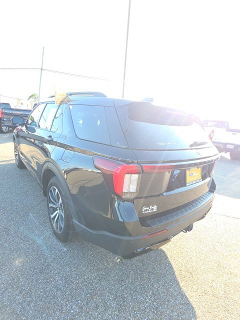 Certified 2025 Ford Explorer ST-Line RWD image 6