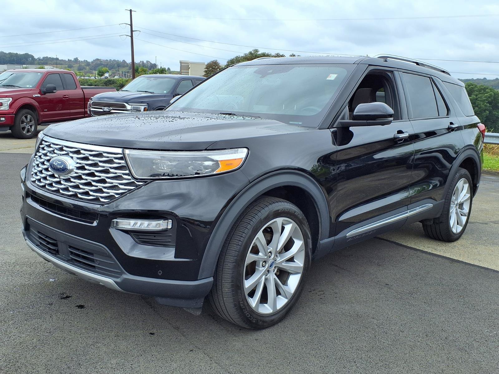 Certified 2023 Ford Explorer Platinum w/ Technology Package AWD/4WD image 3
