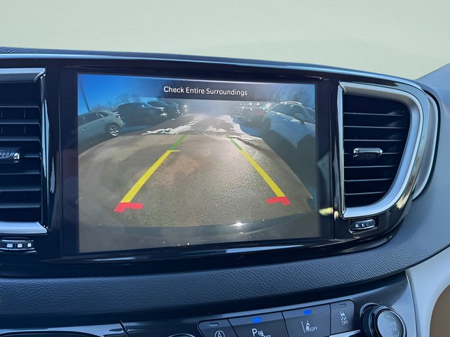 Used 2024 Chrysler Pacifica Touring-L FWD image 9