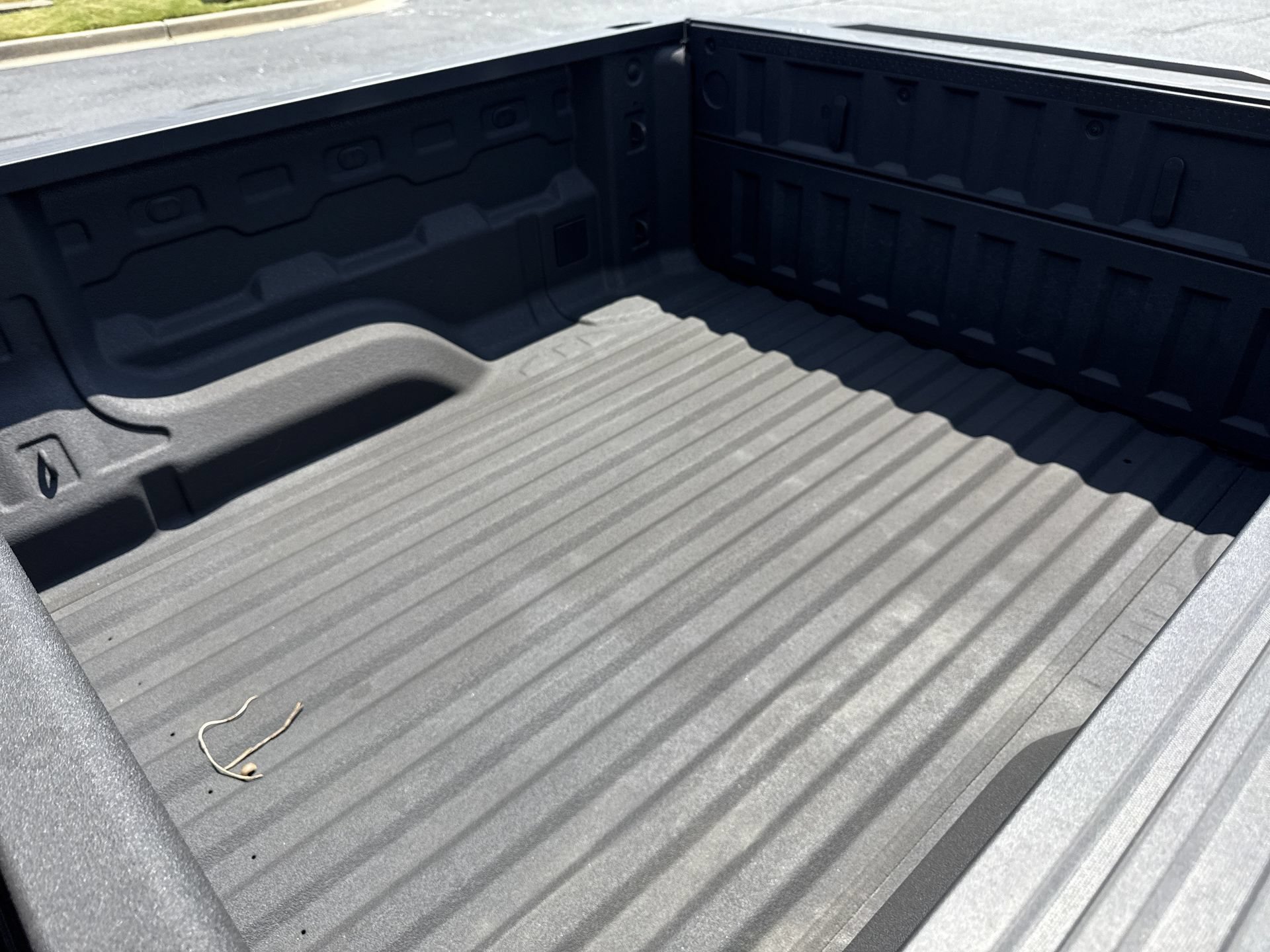 Used 2025 Chevrolet Colorado LT RWD image 14