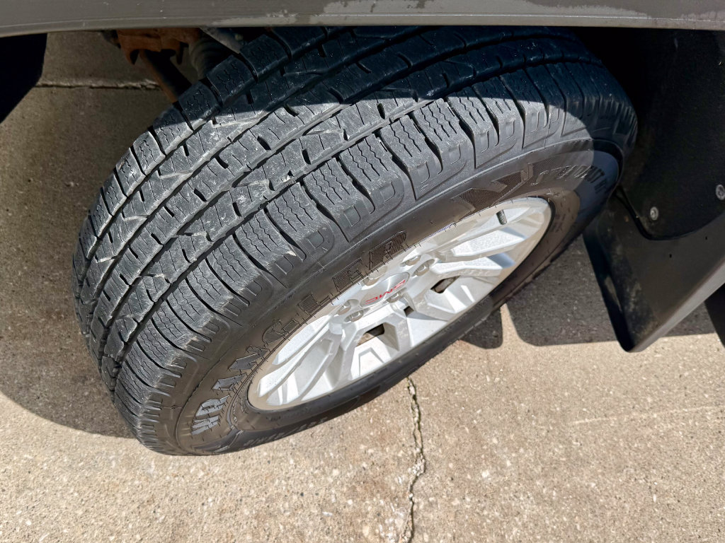 Used 2018 GMC Sierra 1500 SLE w/ Suspension Package, Off-Road AWD/4WD image 34