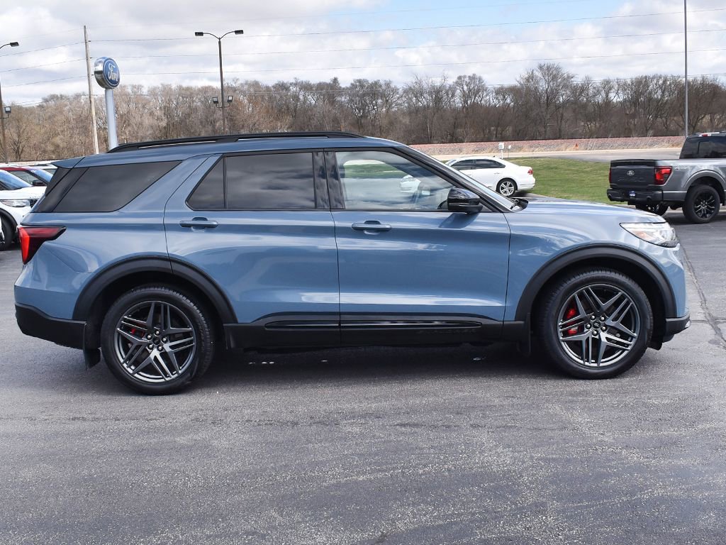 Certified 2025 Ford Explorer ST AWD/4WD image 14