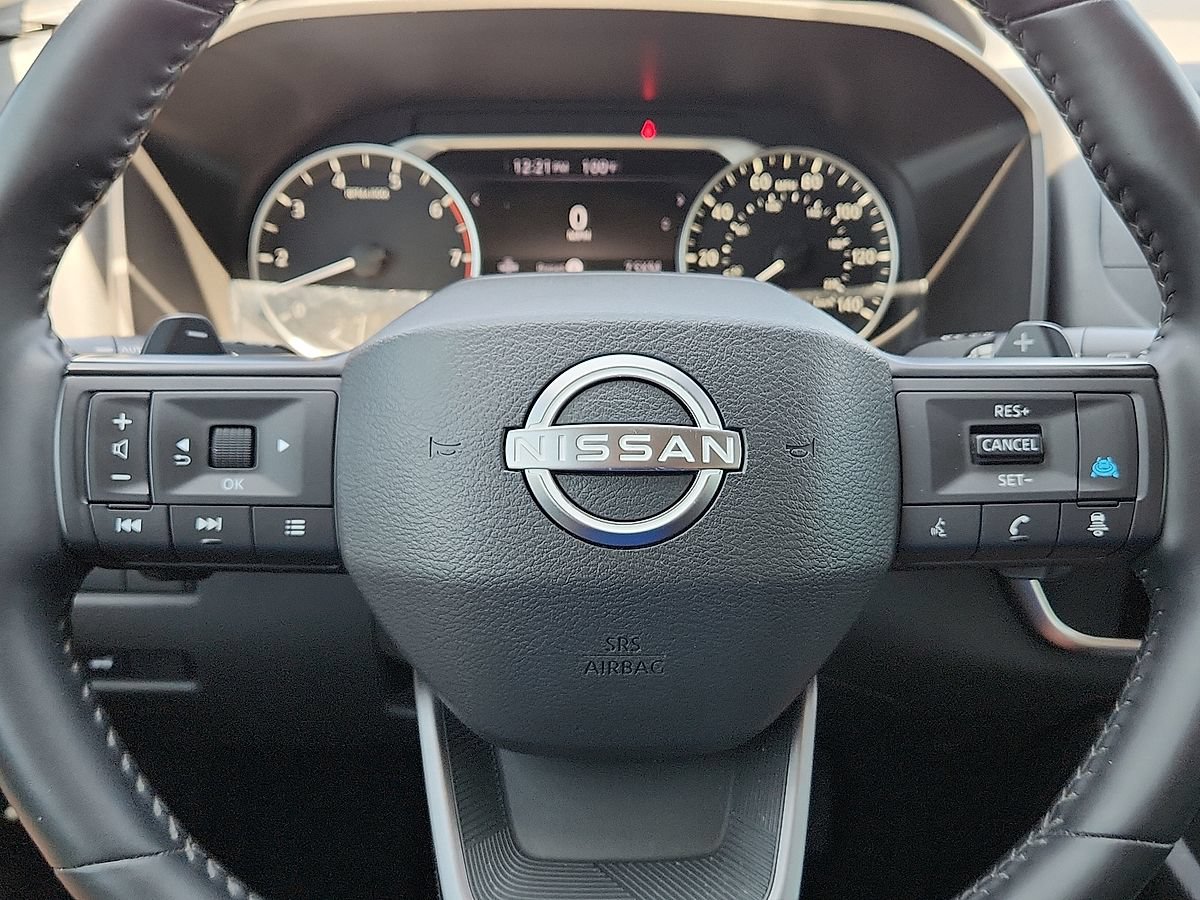 Used 2025 Nissan Rogue SV w/ SV Premium Package FWD image 11