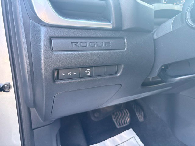 Used 2024 Nissan Rogue S AWD/4WD image 15