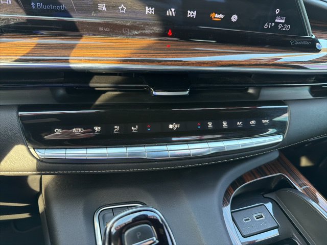Used 2023 Cadillac Escalade Premium Luxury RWD image 20