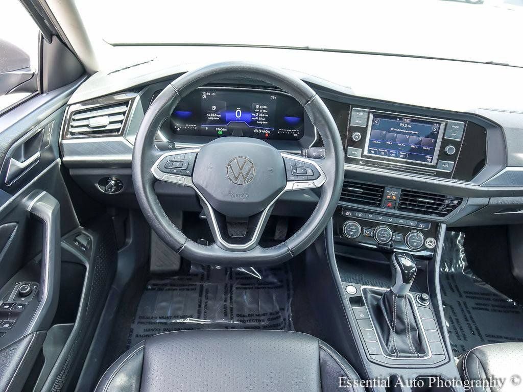 Used 2024 Volkswagen Jetta SE FWD image 12