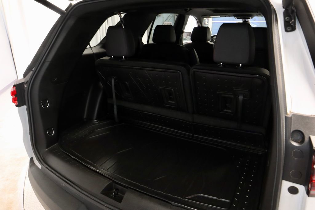 Used 2023 Chevrolet Traverse RS w/ LPO, Floor Liner Package AWD/4WD image 16