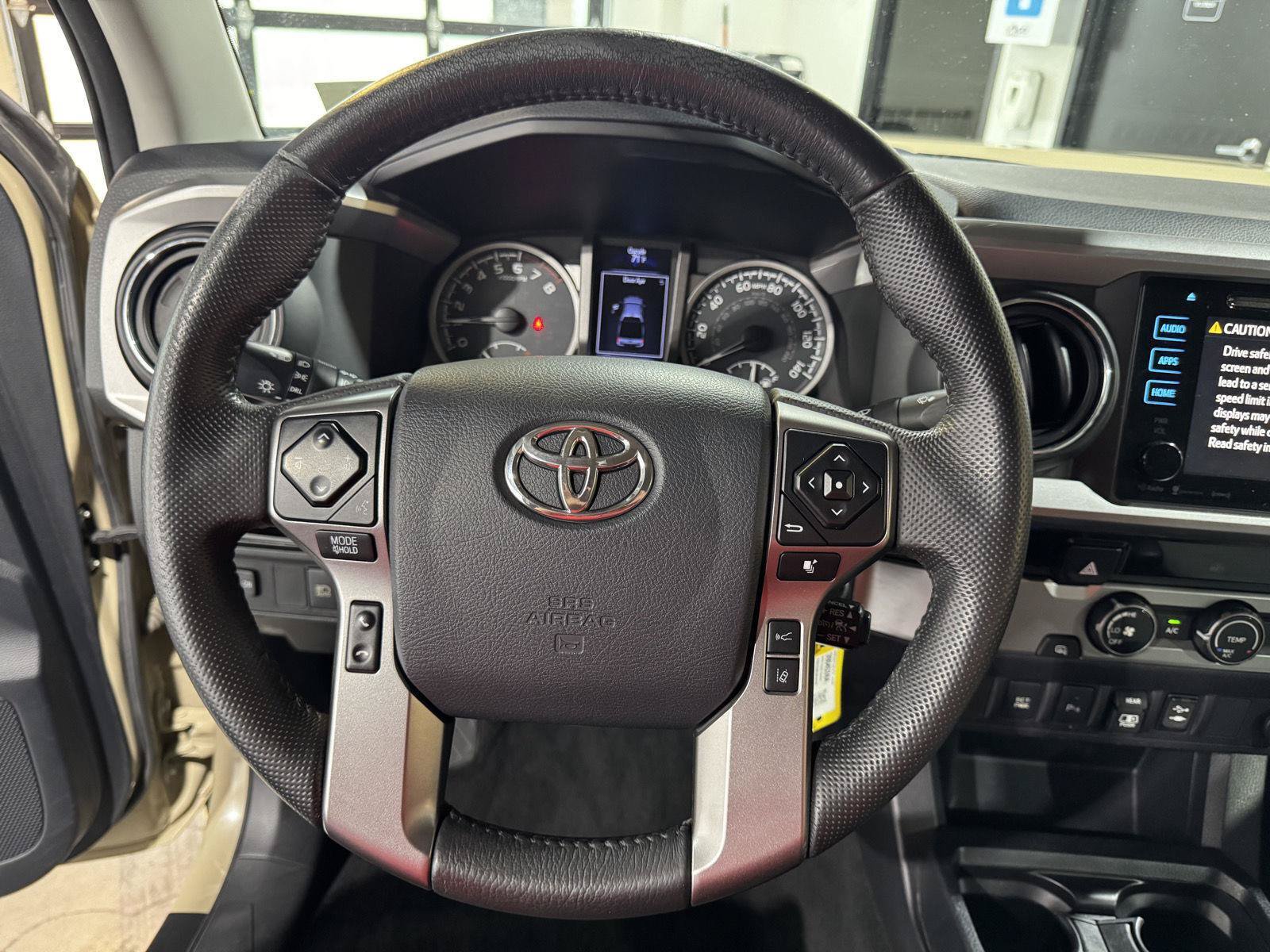 Used 2018 Toyota Tacoma SR5 RWD image 13