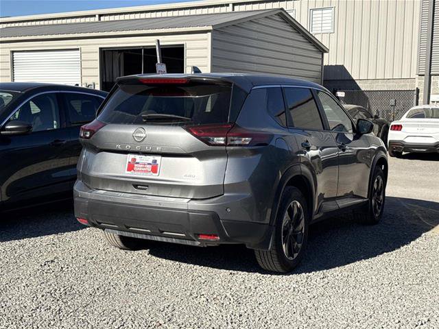 Used 2025 Nissan Rogue SV AWD/4WD image 5