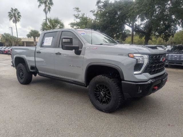Used 2025 Chevrolet Silverado 2500 ZR2 w/ Technology Package AWD/4WD image 2