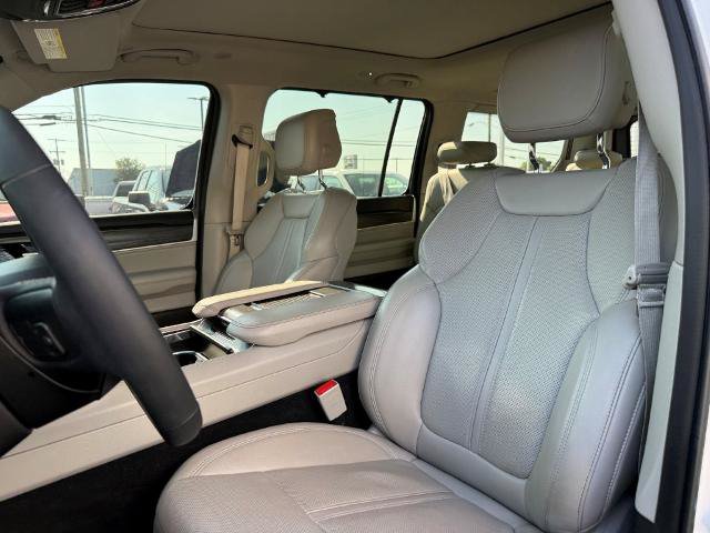 Used 2023 Jeep Wagoneer Series II w/ Convenience Group I AWD/4WD image 16