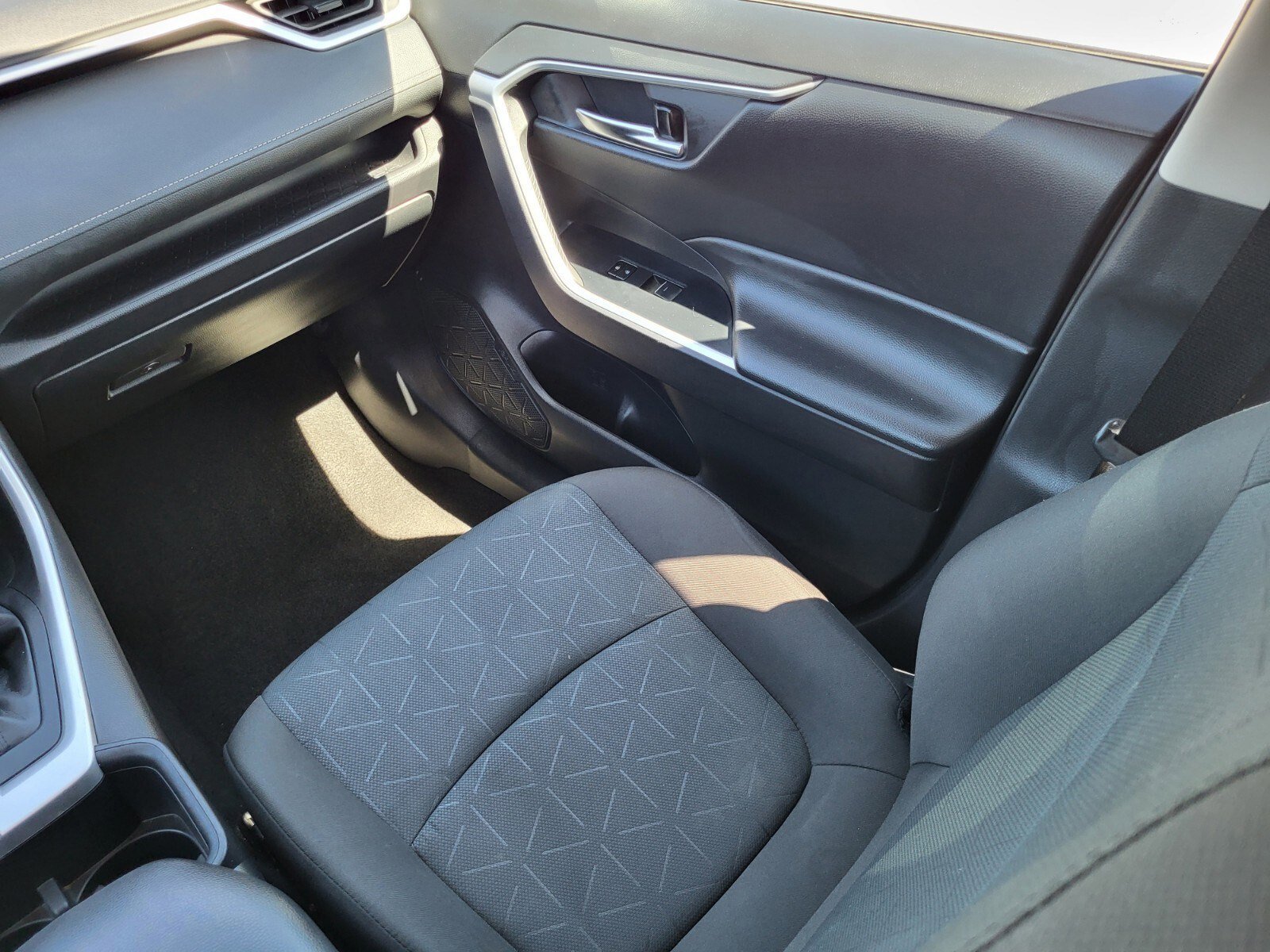 Used 2024 Toyota RAV4 XLE image 16