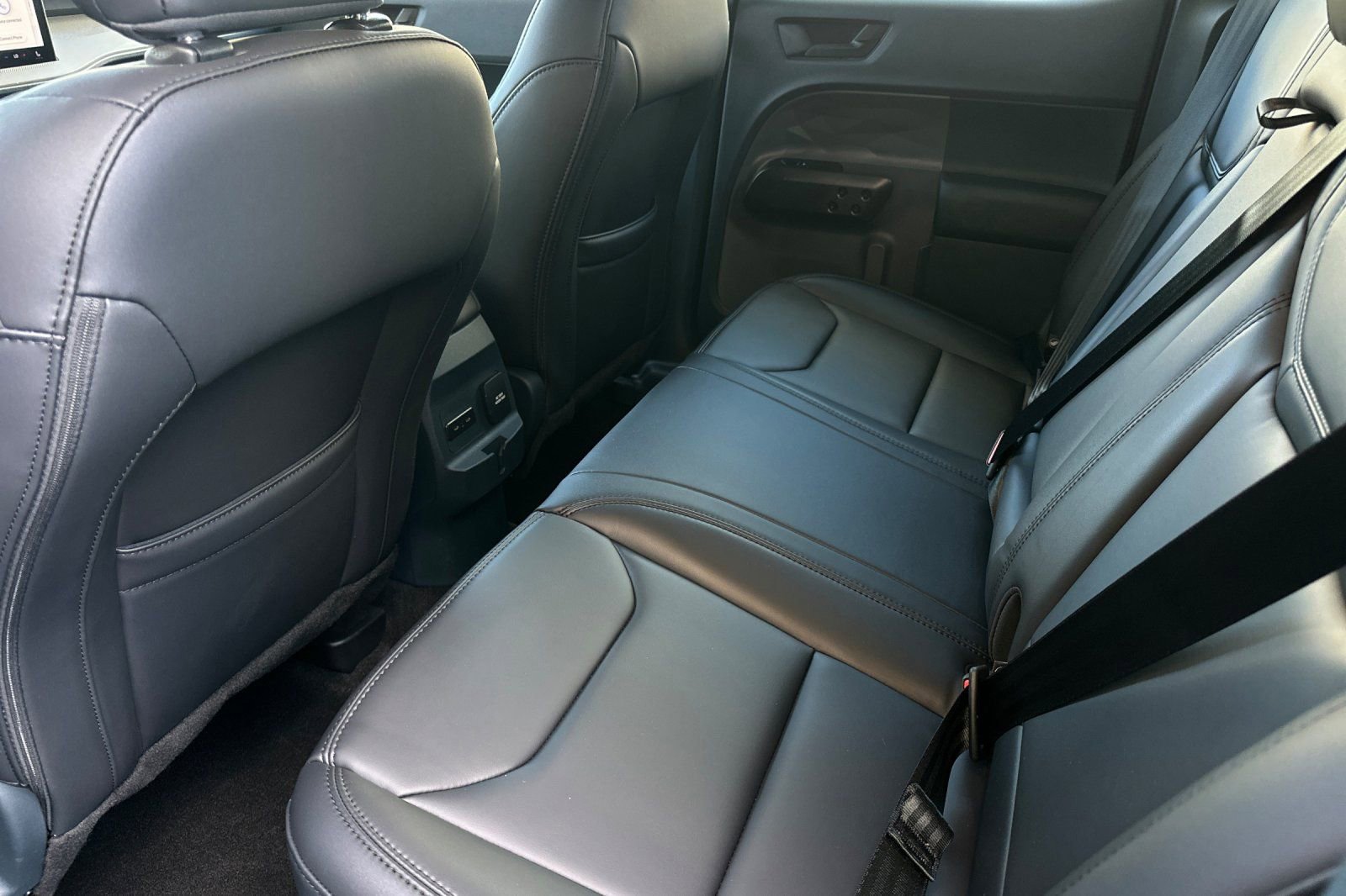 Certified 2025 Ford Maverick Lariat w/ Black Appearance Package image 11