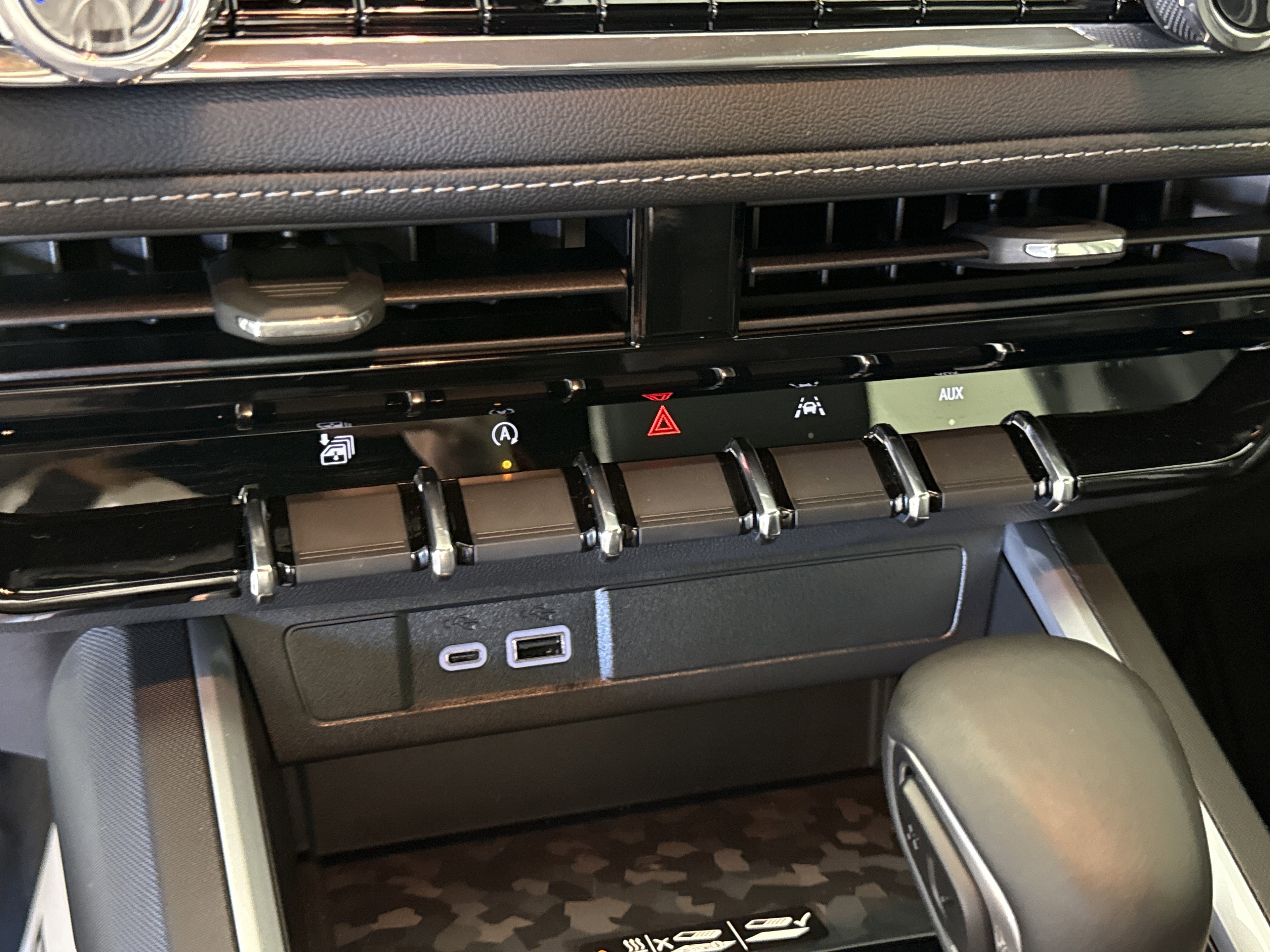 Used 2024 Chevrolet Colorado LT w/ LT Convenience Package III image 21