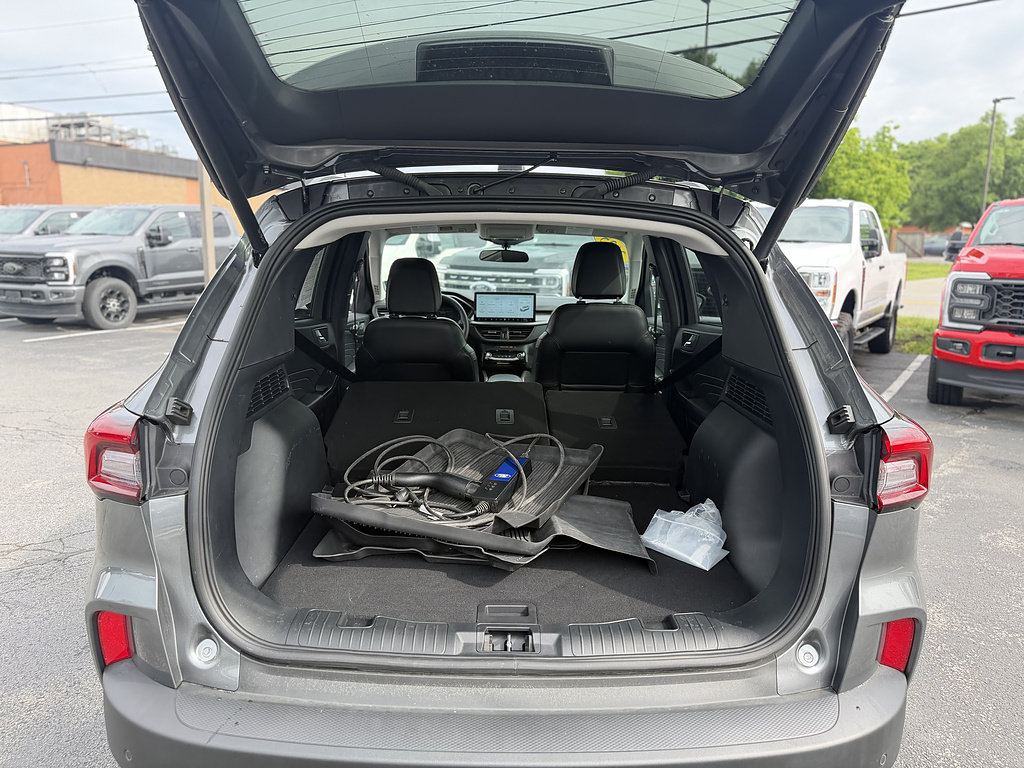 Certified 2025 Ford Escape SE w/ Class II Trailer Tow Package FWD image 6