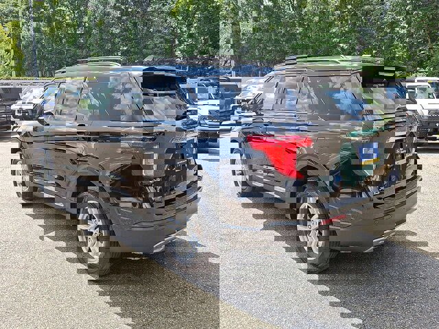 Certified 2022 Ford Explorer XLT w/ Equipment Group 202A image 6