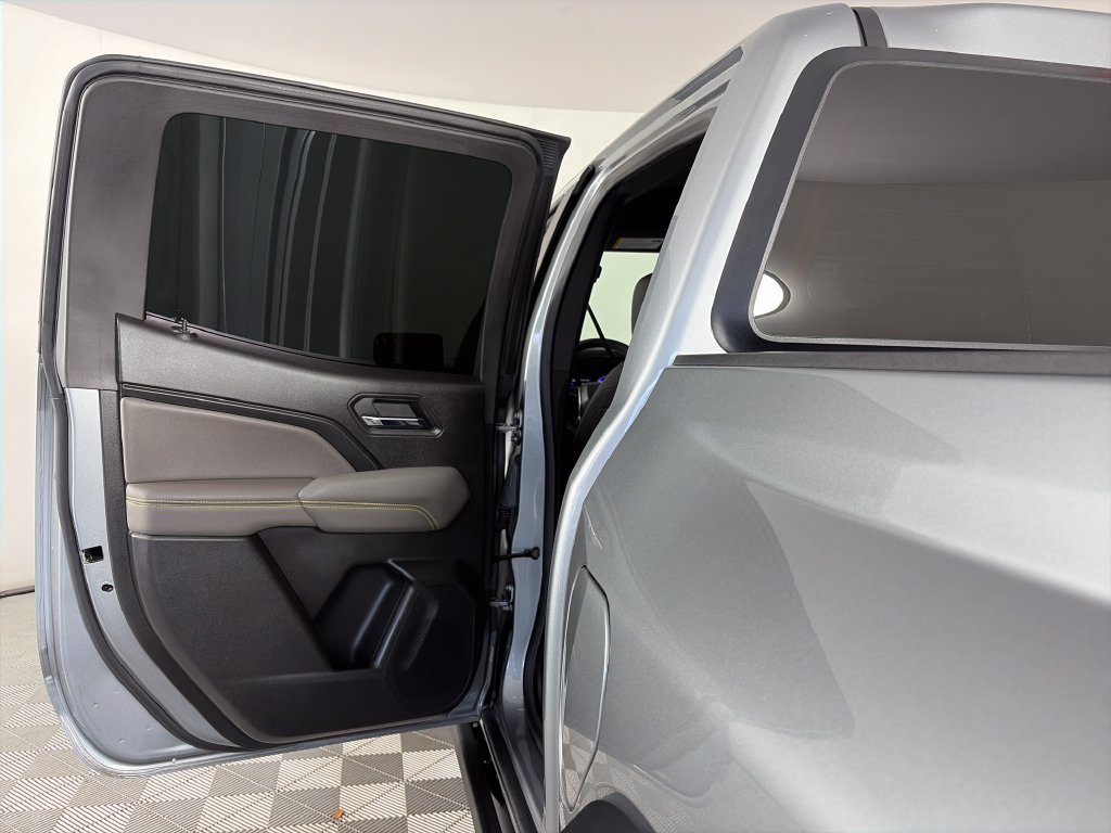 Used 2025 Chevrolet Colorado ZR2 w/ Technology Package AWD/4WD image 12