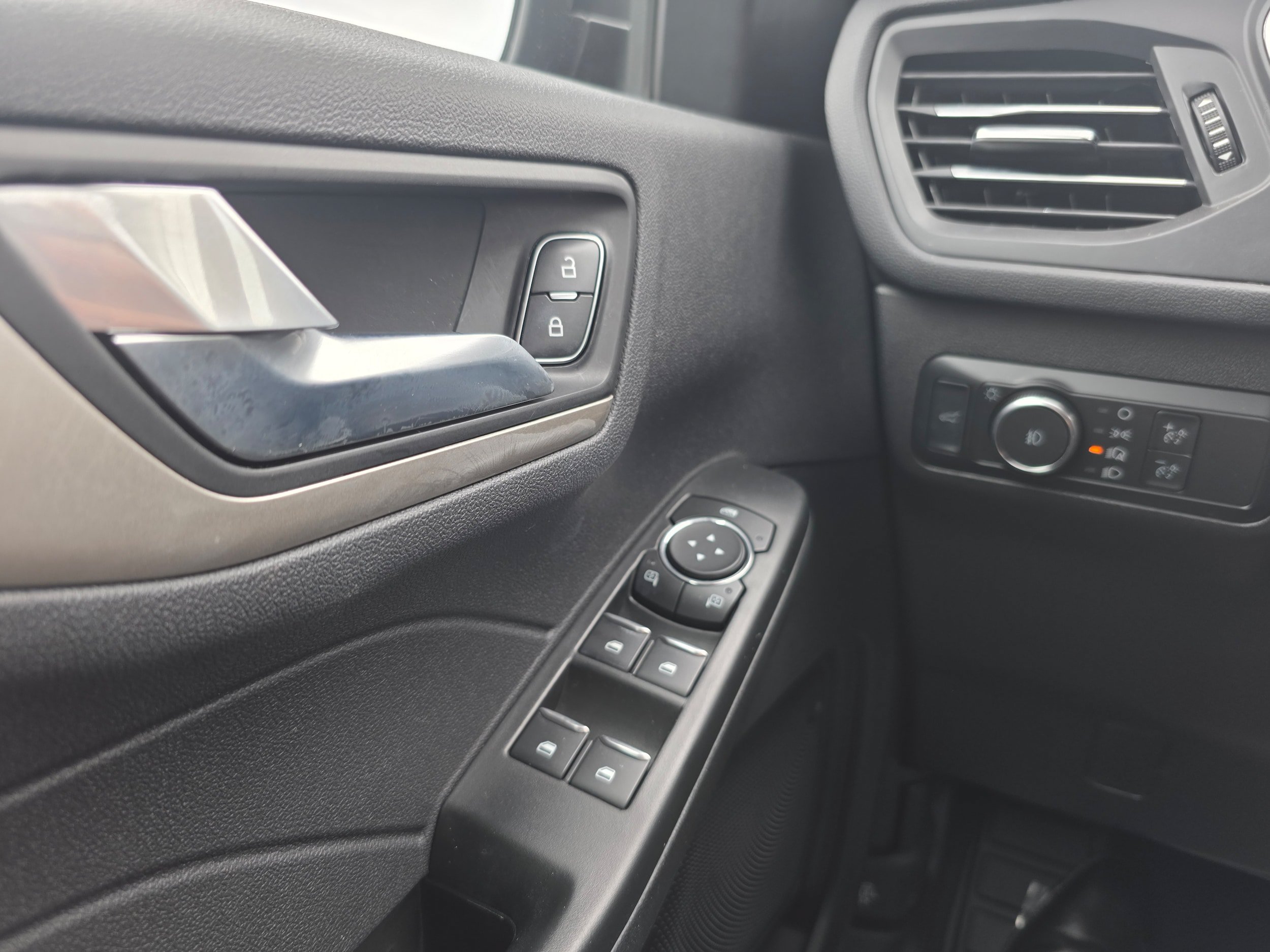 Certified 2022 Ford Escape SEL AWD/4WD image 18