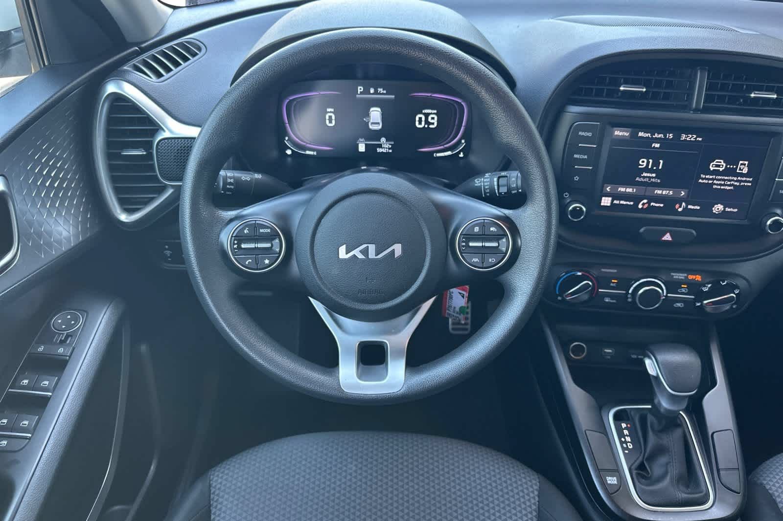 Used 2023 Kia Soul LX w/ LX Technology Package FWD image 15