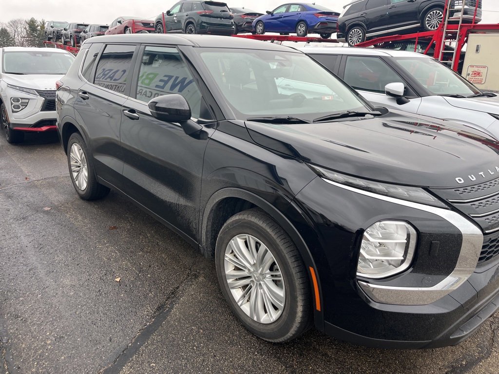 Used 2024 Mitsubishi Outlander ES image 4